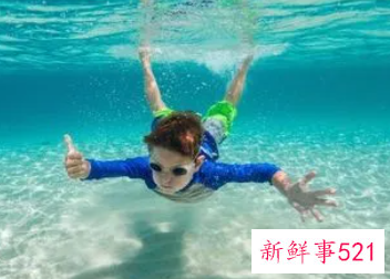 天天去游泳对身体有害吗