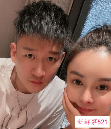 曹云金官宣恋情，前妻唐菀晒照“比耶”