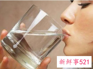 喜欢喝凉水的人容易肥胖嘛