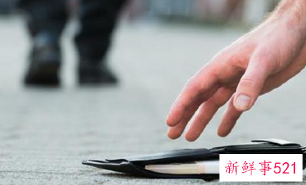 地上有100块钱要不要捡