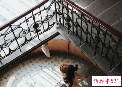 女人梦见下楼梯周公解梦