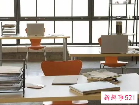 女生办公桌旺事业的办公室位置