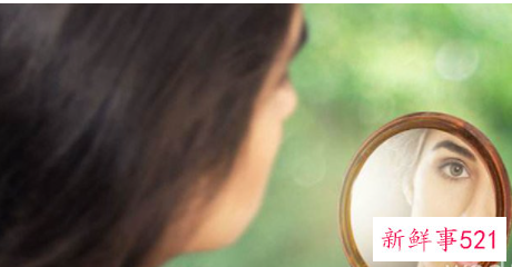 梦见照镜子看脸