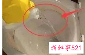 洗厕所的污渍