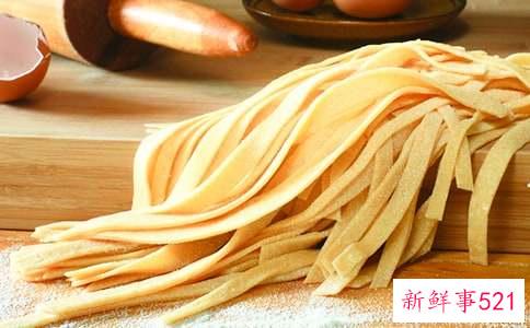 梦见吃面条有什么预示