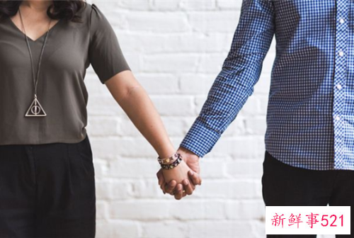 梦见女人解救丈夫什么意思