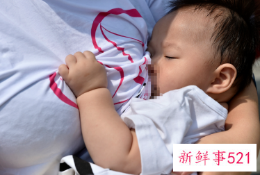 宝宝喝奶量减少可能是进入厌奶期