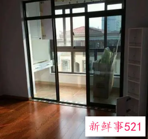 主卧门开在阳台