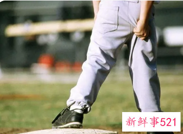 梦见裤子掉了又提起来