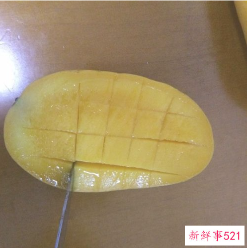 一个芒果就可以完成的水果拼盘制作