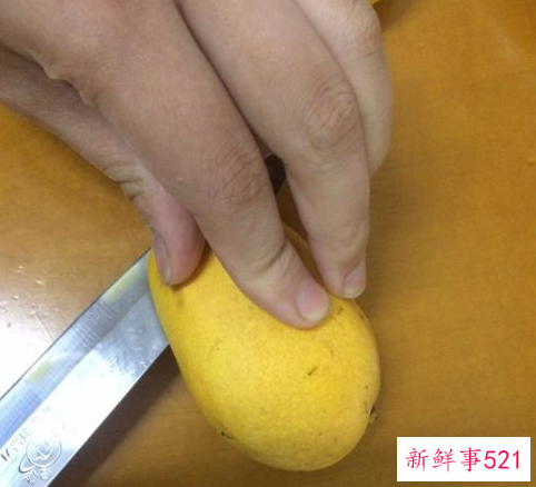 一个芒果就可以完成的水果拼盘制作