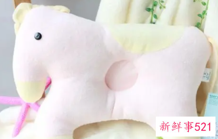 新生儿用枕头好还是不用枕头好