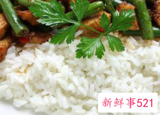 做梦吃米饭是什么预兆