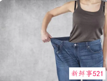 梦见裤子掉了又提起来