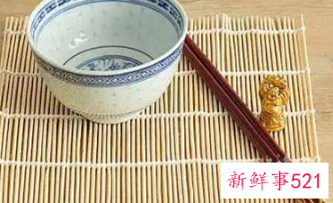筷子横放在碗上的寓意