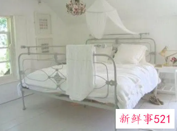 梦见白色的房间寓意