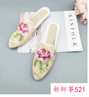 梦见穿别人的旧花鞋