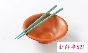筷子横放在碗上的寓意