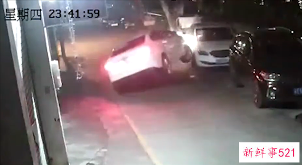 200米路程女子驾车3次肇事致7车受损并逃逸：结果很“行” 肇事 逃逸 第2张