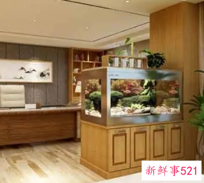 女生办公桌旺事业的办公室位置