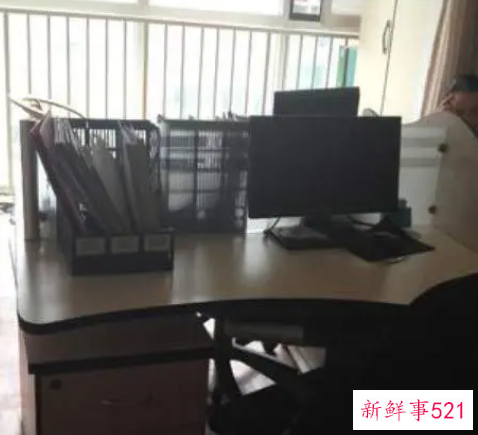 女生办公桌旺事业的办公室位置