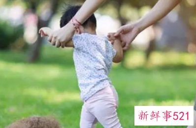 如何教小孩走路