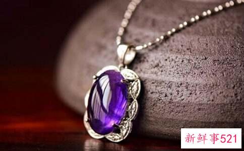 梦见捡到金项链是什么意思