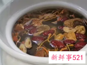 海参花胶鸡汤的做法