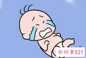 满月婴儿无故哭闹四肢乱抓