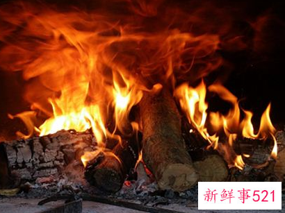 梦见灶里烧火添柴