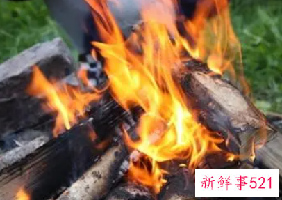 梦见灶里烧火添柴