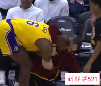 詹姆斯上演海报式隔扣,湖人重回西部第9