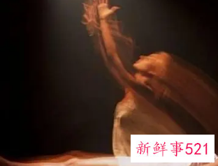 晚上睡觉梦见自己灵魂出窍