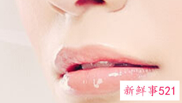 女人的下嘴唇厚代表什么