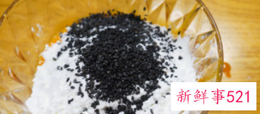 芝麻蛋黄小饼的做法