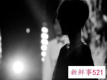 梦见死去的亲人和仇人在一起