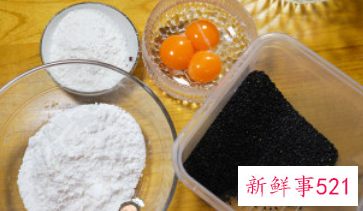 芝麻蛋黄小饼的做法