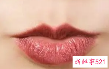 女人的下嘴唇厚代表什么