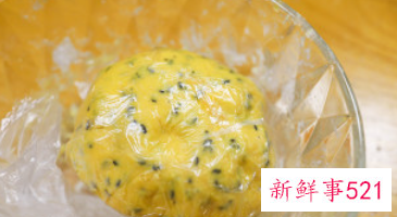 芝麻蛋黄小饼的做法