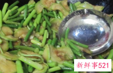 蒜苔西葫芦炒肉的做法