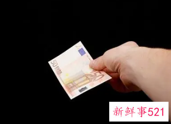 梦到给别人五百块钱