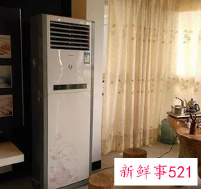 客厅立式空调打孔位置