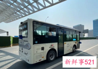 成都首批12台无人驾驶车上路测试