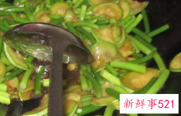 蒜苔西葫芦炒肉的做法