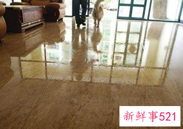 下雨天地面潮湿怎么处理