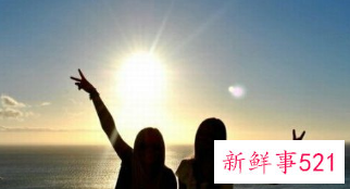 拍照姿势怎么摆女生两人