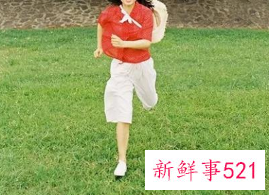 拍照姿势怎么摆女生两人