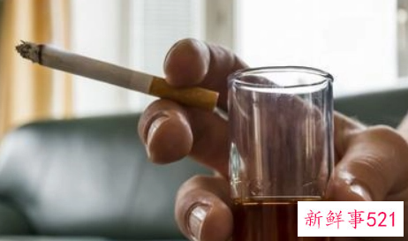 孩子小小年纪就吸烟喝酒怎么办