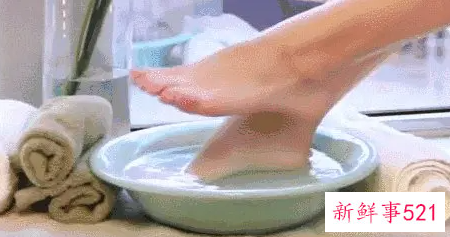 梦见别人帮我洗脚是什么意思