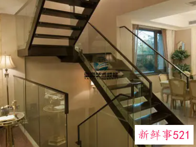 梦见自己从楼梯上摔下来是什么意思